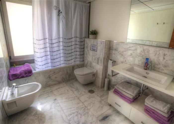 Modern Frontline Golf Willa