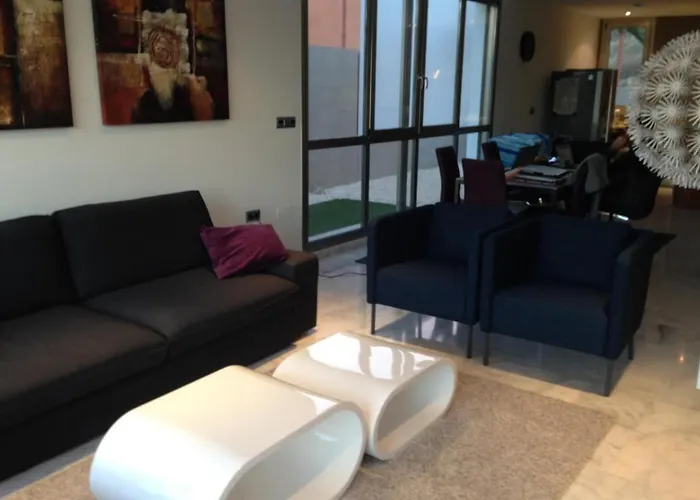 Modern Frontline Golf